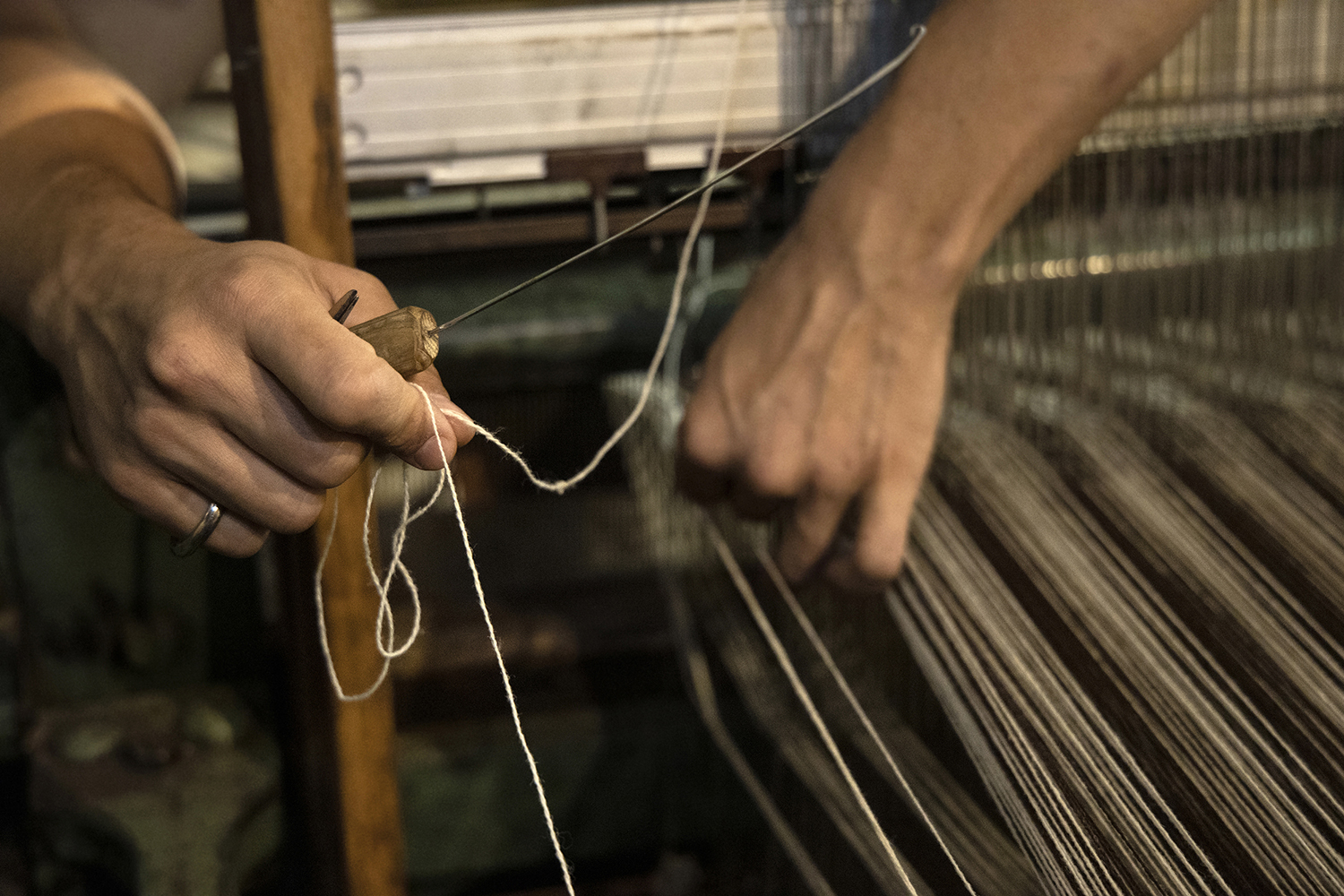 Taller artesà industrial 4 llana ovella Andorra artesania Fils preparats per teixir
